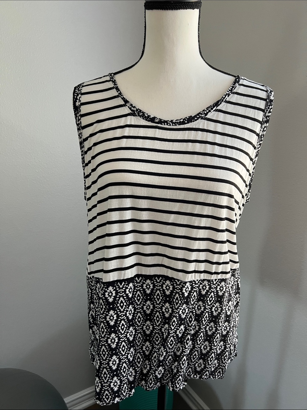 Skies Are Blue Black and White Mixed-Print Sleeveless Top